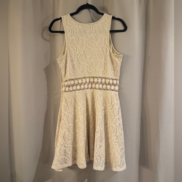 Women’s BaileyBlue  Cream Lace Dress - Picture 3 of 8